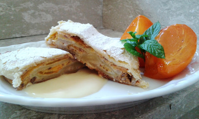 Strudel di kaki e pinoli